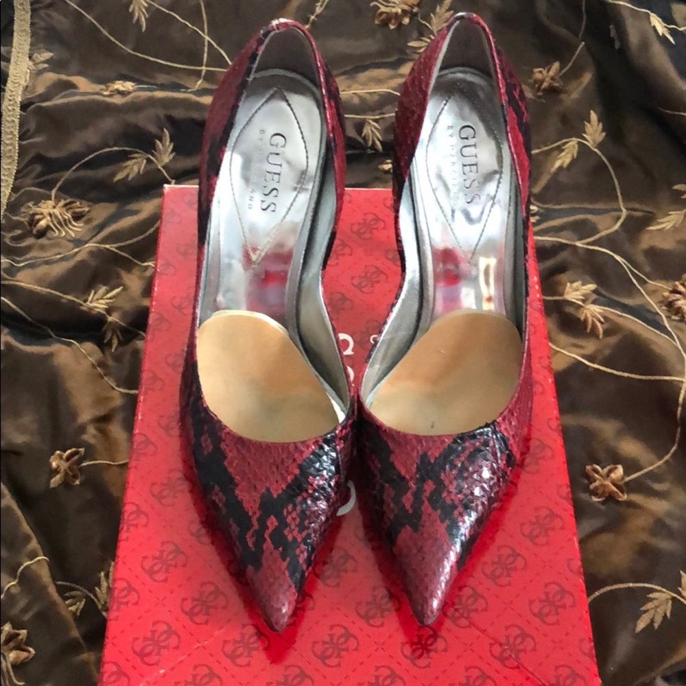 Guess by Marciano heels snake print pump size 6